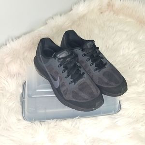 Mens black Nike Max Dynasty 2